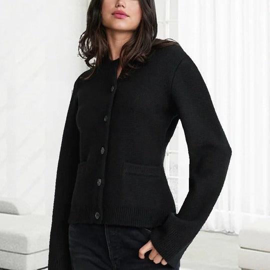 R&B | Stylische Strickjacke mit Knöpfen