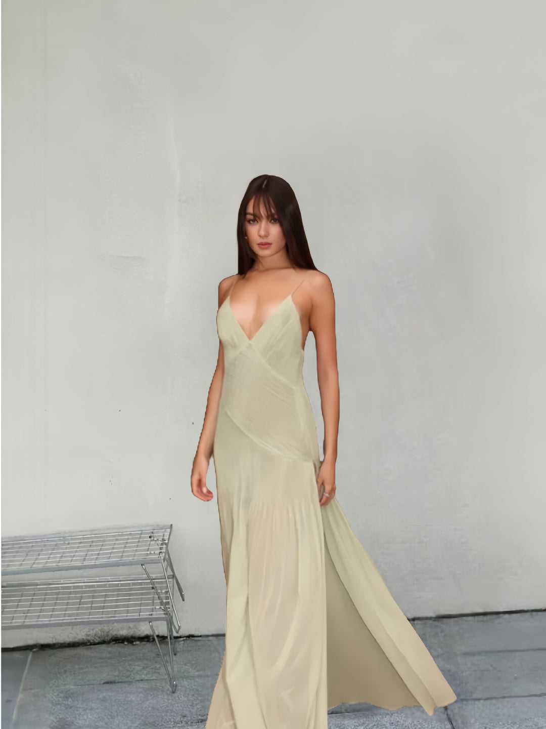 Damen Fließendes Maxikleid mit elegantem V-Ausschnitt und schwingendem Saum R&B