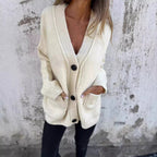 Damen kuschelige Strickjacke mit großen Taschen und Knopfdetails