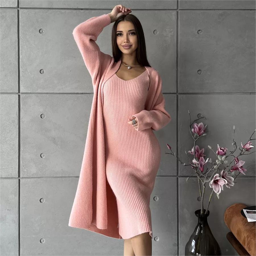 Damen Strickkleid mit tiefem V-Ausschnitt und langem Schnitt
