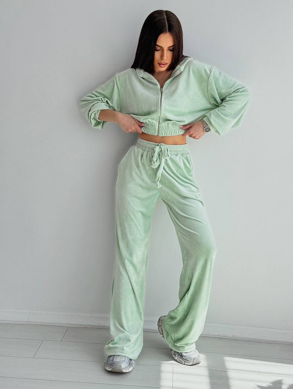 Damen elegantes Velours Lounge-Set mit cropped Oberteil und weitem Hosen R&B
