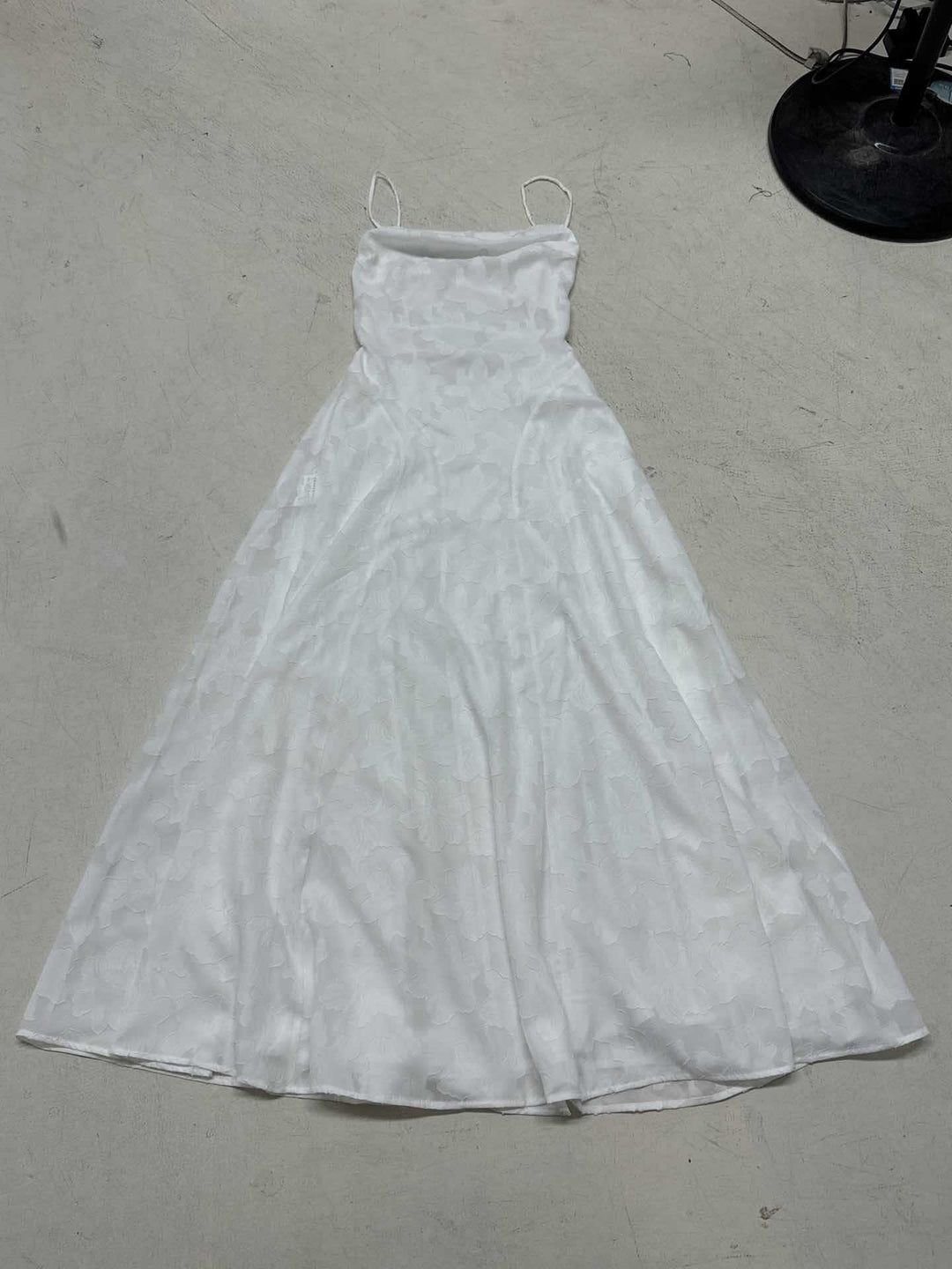 Damen elegantes Maxikleid mit zartem floralem Muster und Spaghetti-Trägern R&B