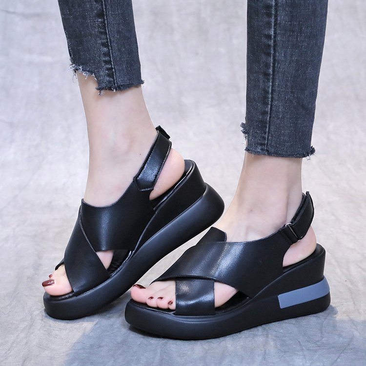 Damen Wedge-Sandalen mit elegantem Riemen und komfortabler Fußbettgestaltung R&B
