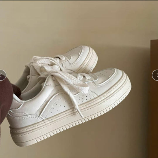 Damen Sportliche Sneakers mit gepolsterter Laufsohle und markantem Design R&B
