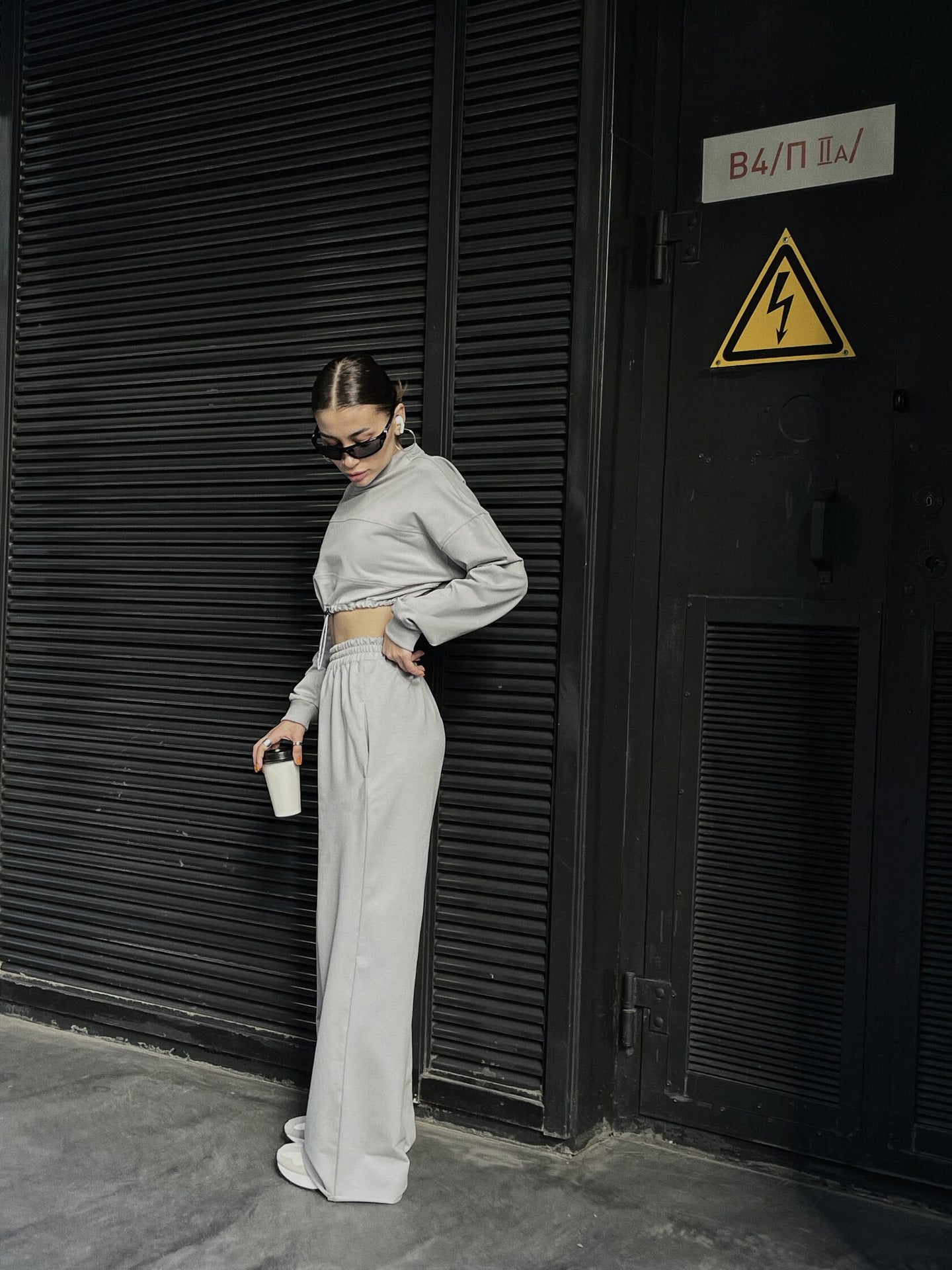 Damen trendiges Cropped Sweatshirt und weite Hose Set