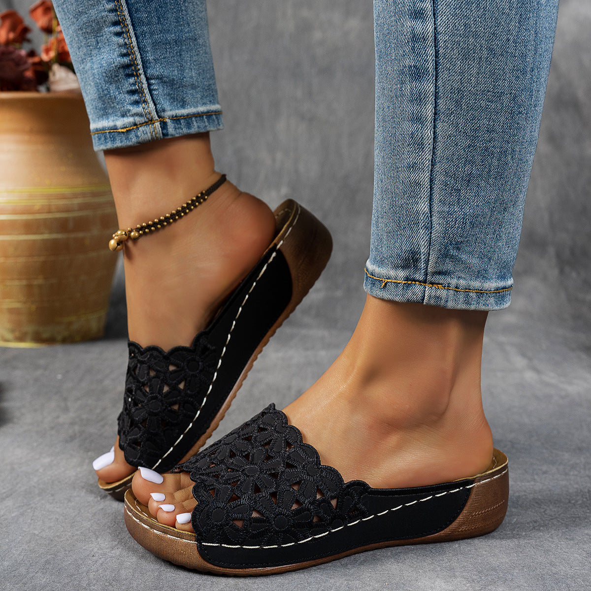 Damen bequeme Zehenschlappen mit floralen Applikationen und gepolsterter Sohle R&B