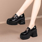 Damen Hochfront Mules mit glänzendem Obermaterial und modischem Ketten-Detail R&B