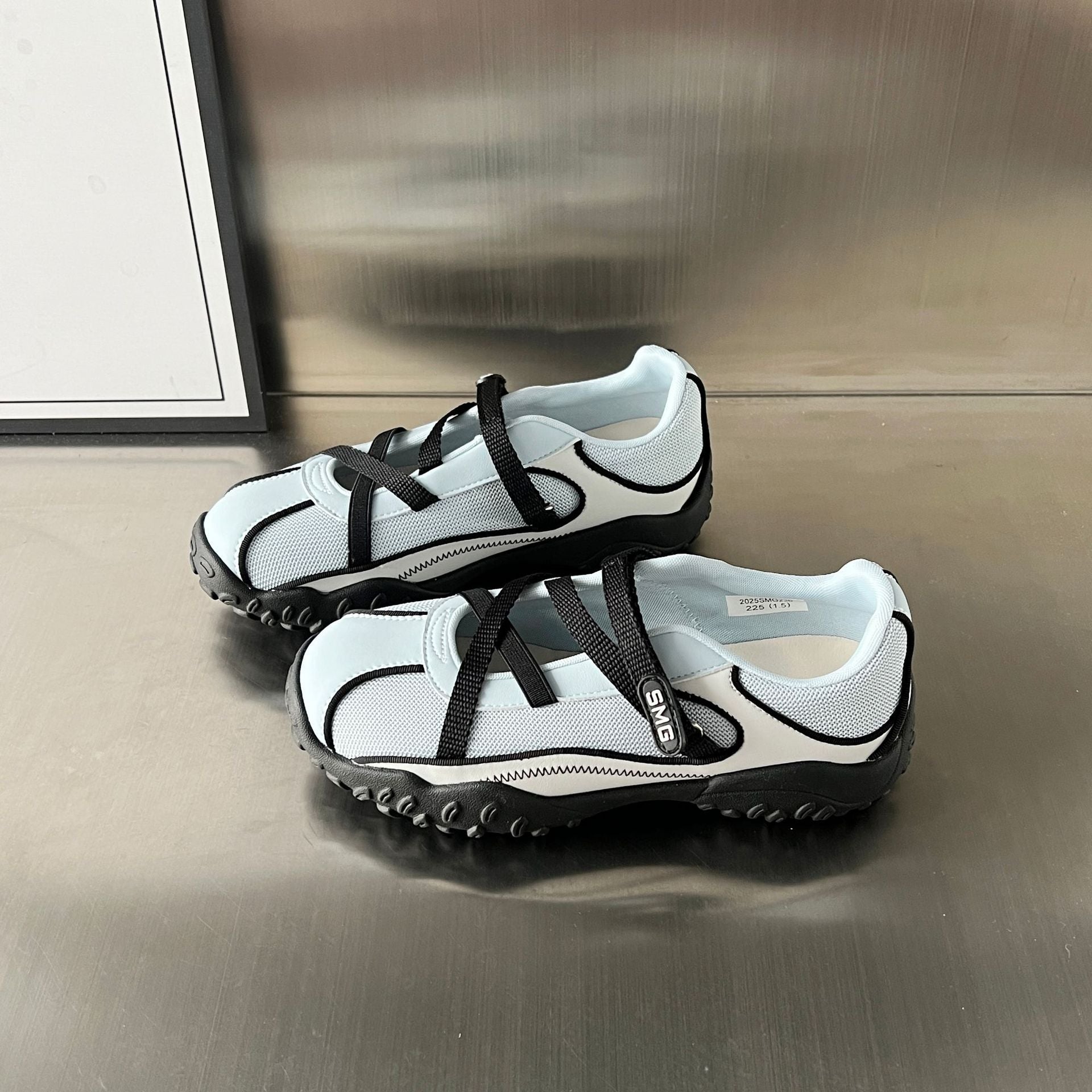 Damen Sportliche Sneaker mit innovativem Riemenverschluss und rutschfester Sohle R&B