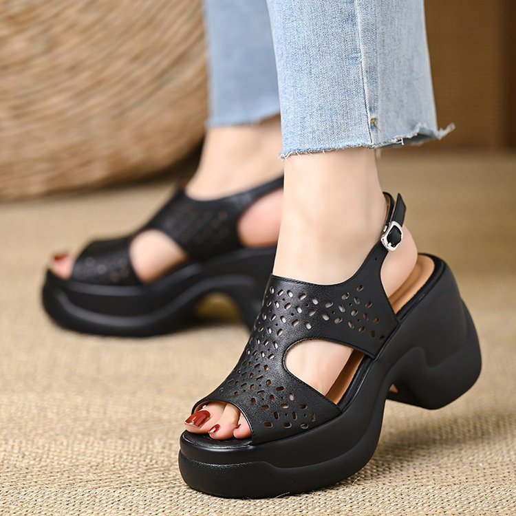 Damen Plateausandalen mit luftiger Perforation und bequemem Absatz