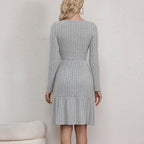 Damen Strickkleid mit Faltenrock und langen Ärmeln R&B