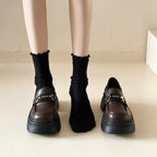 Damen elegante und komfortable Loafers mit glänzender Oberfläche und modischem Schnallenverschluss R&B