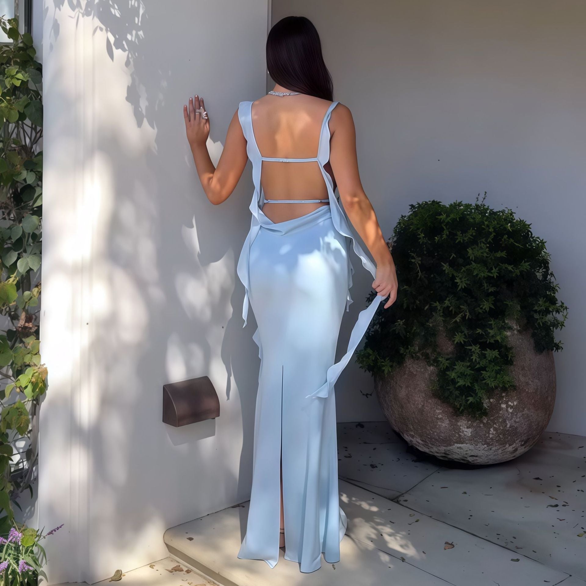 Damen Elegantes Maxi-Kleid mit asymmetrischen Rüschendetails und tiefem V-Ausschnitt R&B