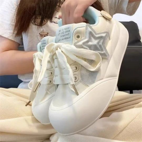 Damen Sneakers im sportlich-eleganten Design mit dekorativem Knopf und gepolsterter Innensohle R&B