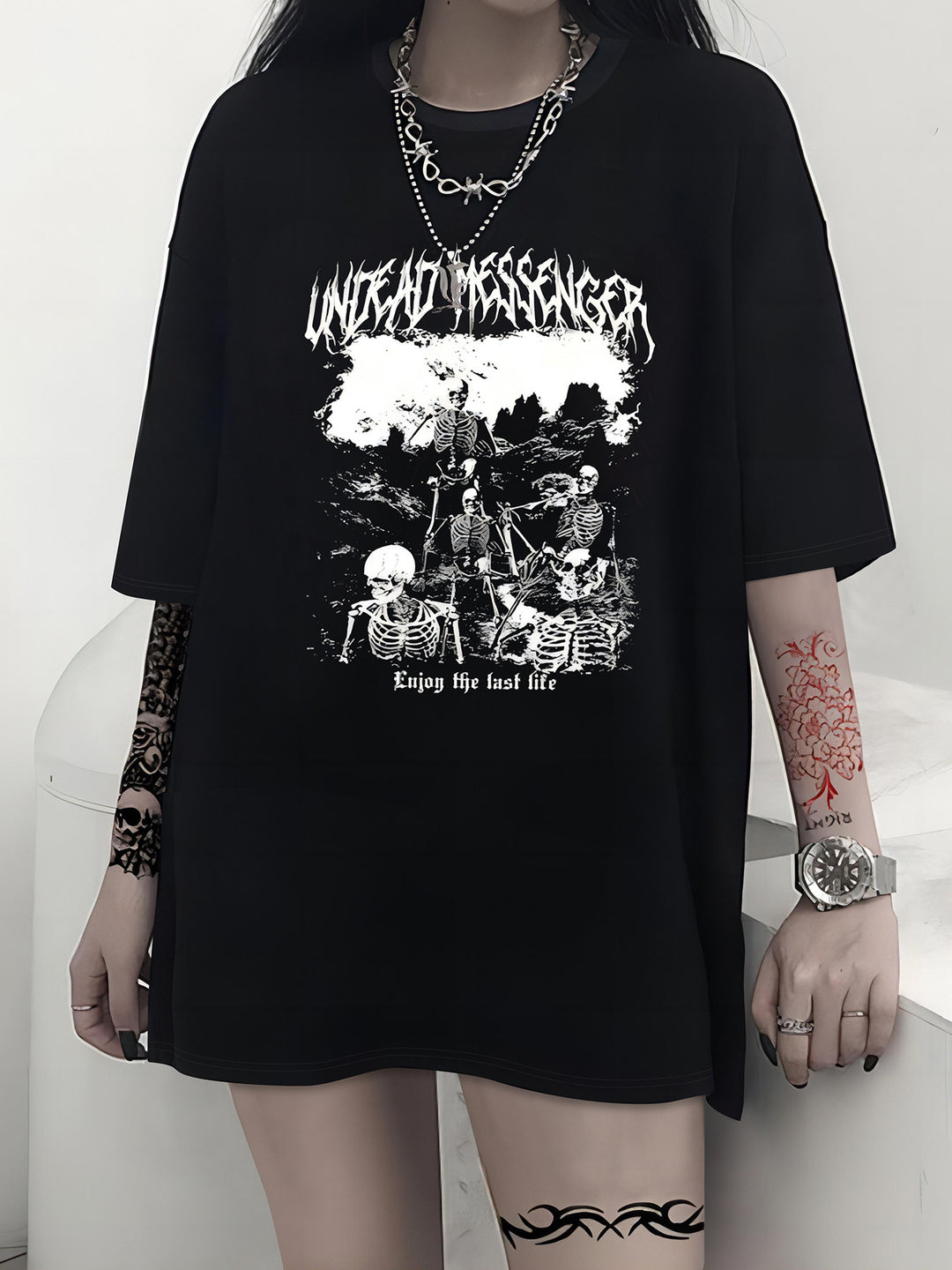 Damen T-Shirt mit künstlerischem Skelettmotiv und einzigartigem Druck R&B