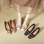 Damen elegante Pumps mit modischem Blockabsatz und funkelndem Schmuckdetail