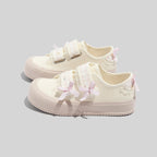Damen Sneakers mit verspieltem Riemenverschluss und dekorativen Schleifen