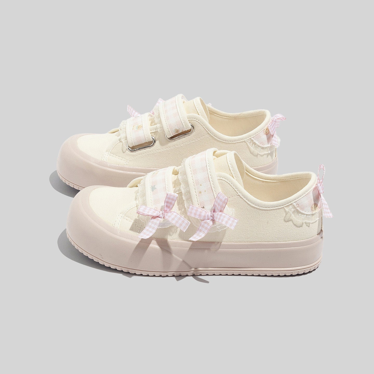 Damen Sneakers mit verspieltem Riemenverschluss und dekorativen Schleifen