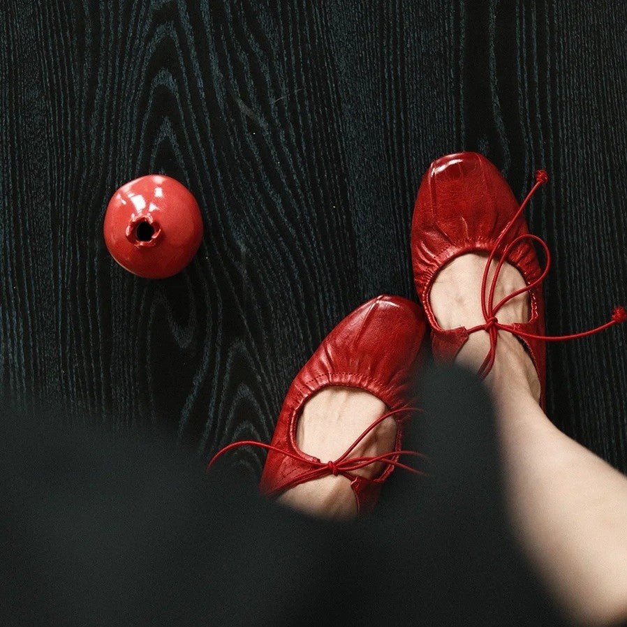 Damen Ballerina-Schuhe mit elegante Raffung und modischem Schnürdetail