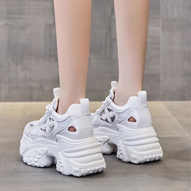 Damen Sportliche Plateau-Sneaker mit innovativem Oberflächen-Design R&B