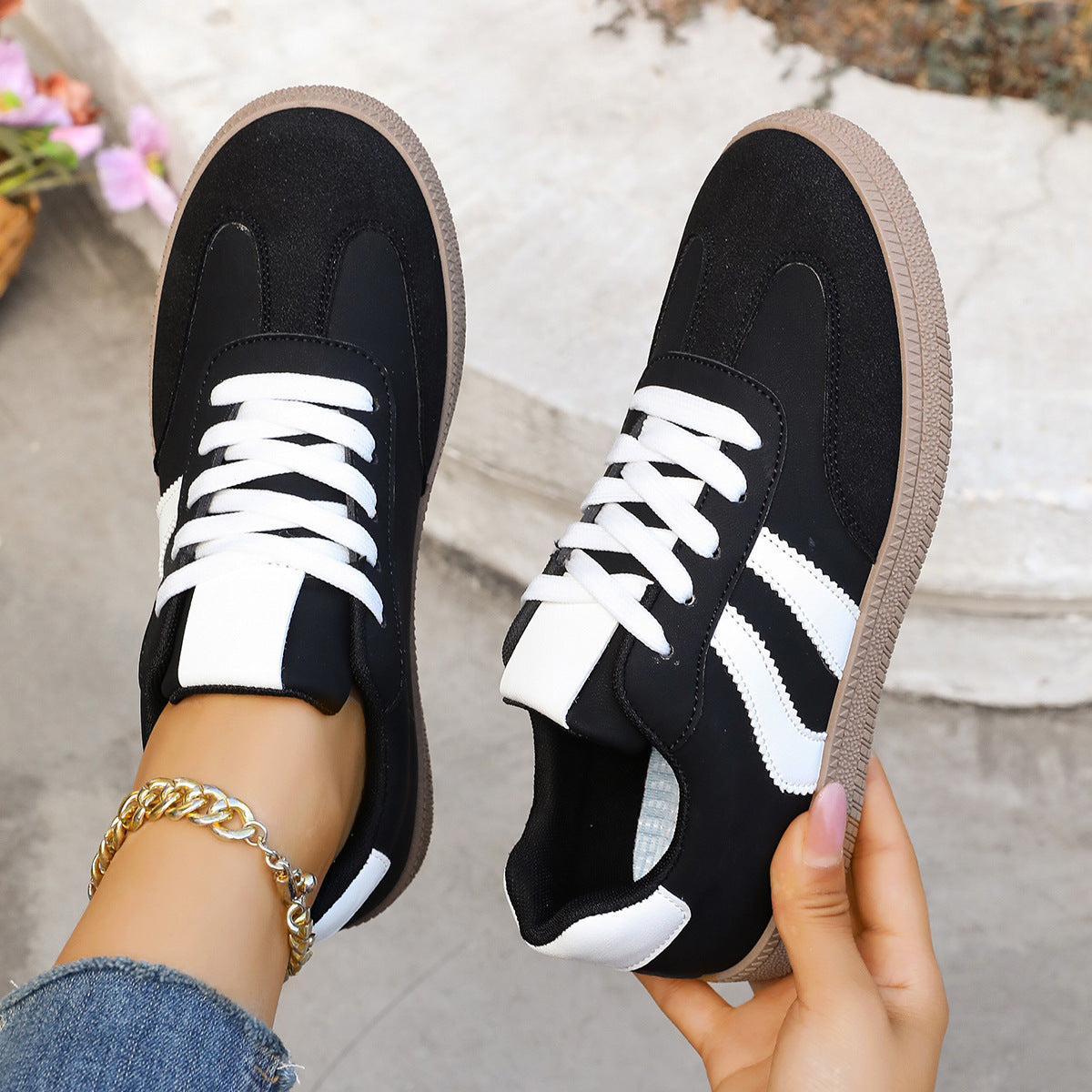 Damen Sportliche Sneaker mit klassischer Schnürung und rutschfester Sohle R&B