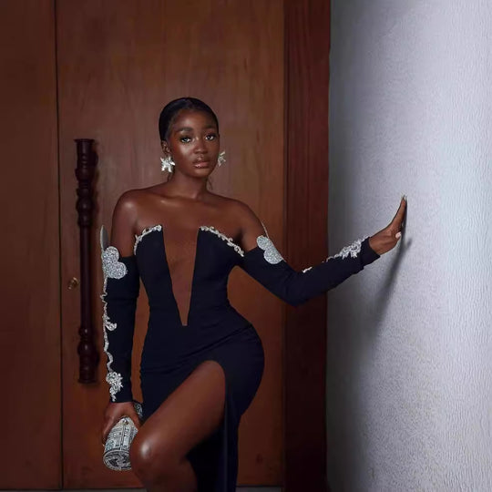 Damen Elegantes Abendkleid mit glitzernden Flügel-Applikationen und tiefem V-Ausschnitt R&B