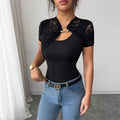 Damen nan kurzes Spitzen-Capelet mit dekorativem Metallclip und kurzen Ärmeln R&B