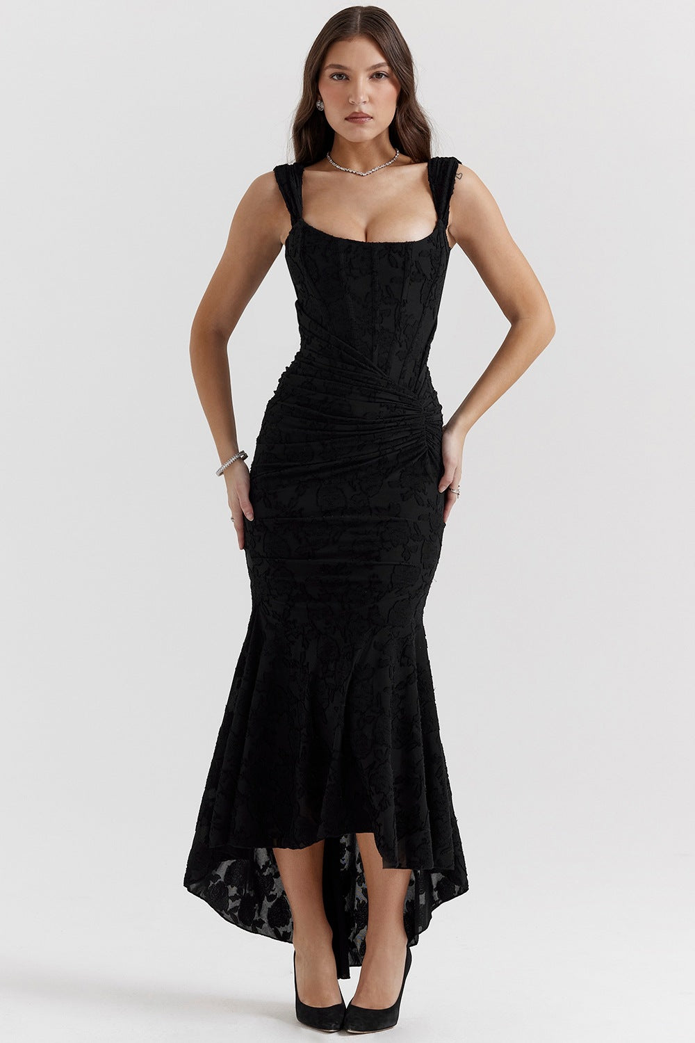 Damen Elegantes Spitzenkleid mit asymmetrischem Saum und gerafften Details R&B