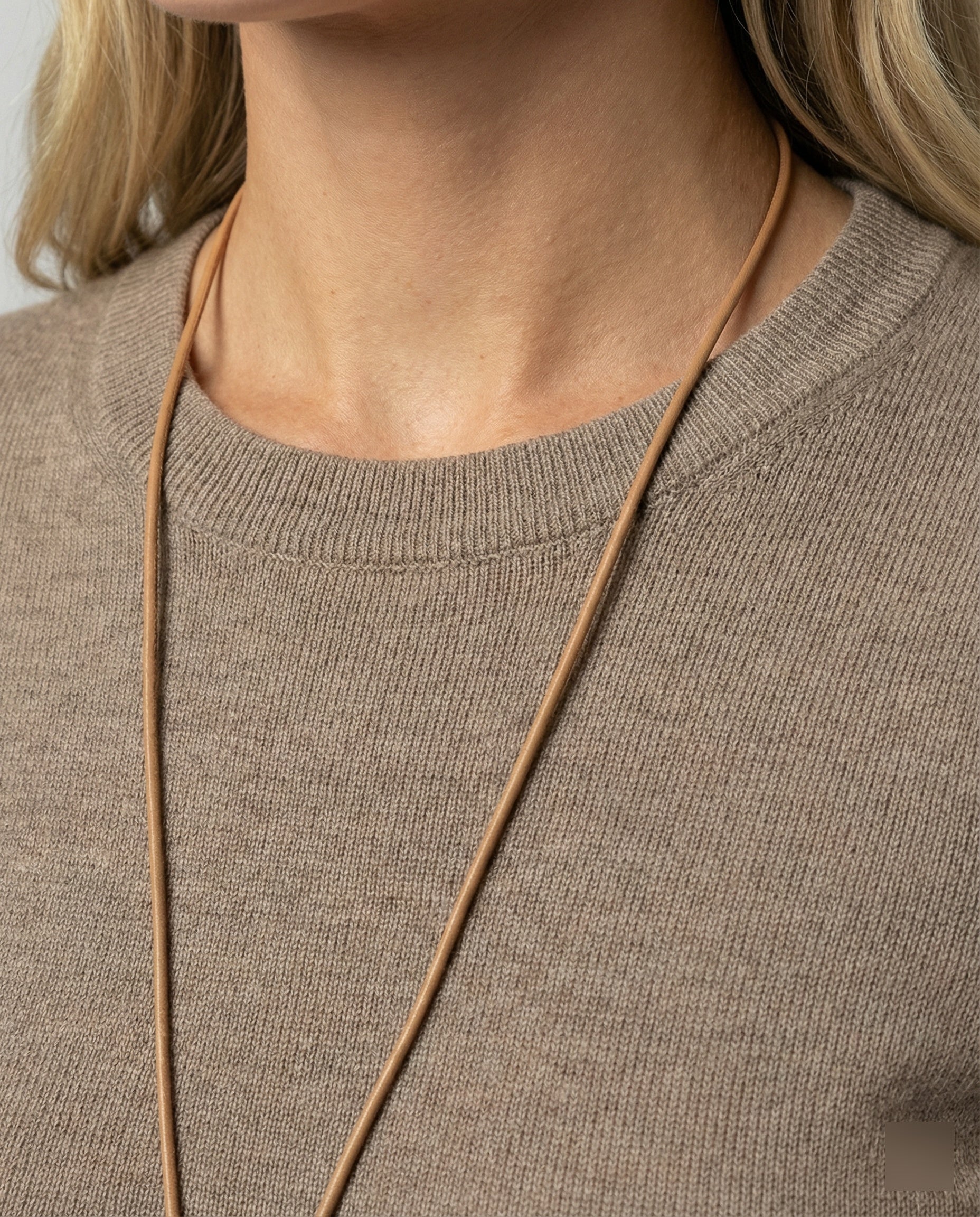 Schicker taillierter Damen Strickpullover in KaffeR&Braun für den Herbstlook