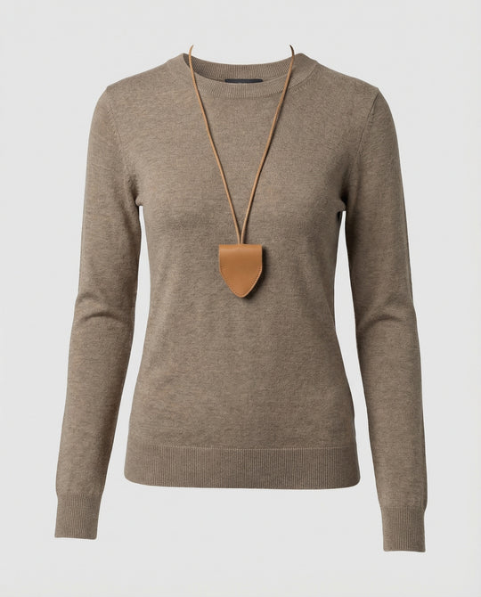 Schicker taillierter Damen Strickpullover in Kaffeebraun für den Herbstlook