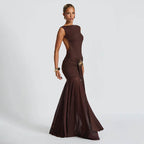 Damen elegantes bodenlanges Abendkleid mit raffinierten Fältchen und dekorativer Brosche R&B