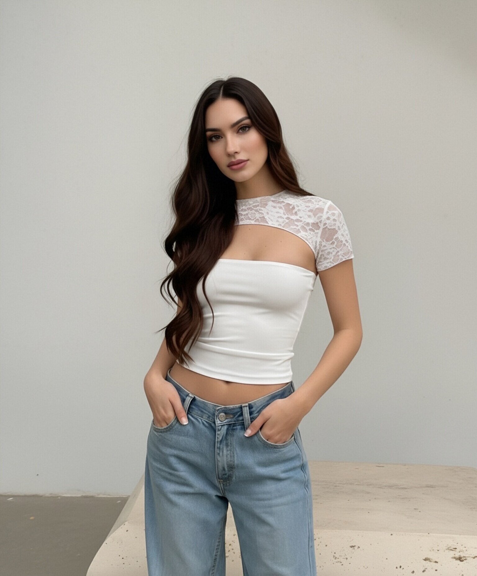 Damen Crop-Top mit Spitzenärmel und figurbetontem Schnitt R&B