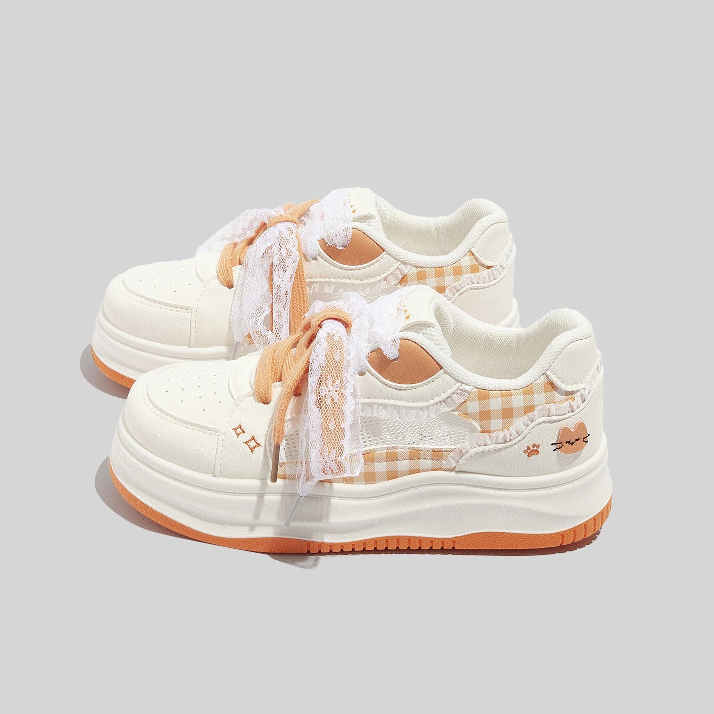 Damen Sportliche Sneakers mit verspielten Rüschen und trendigem Schnürsystem