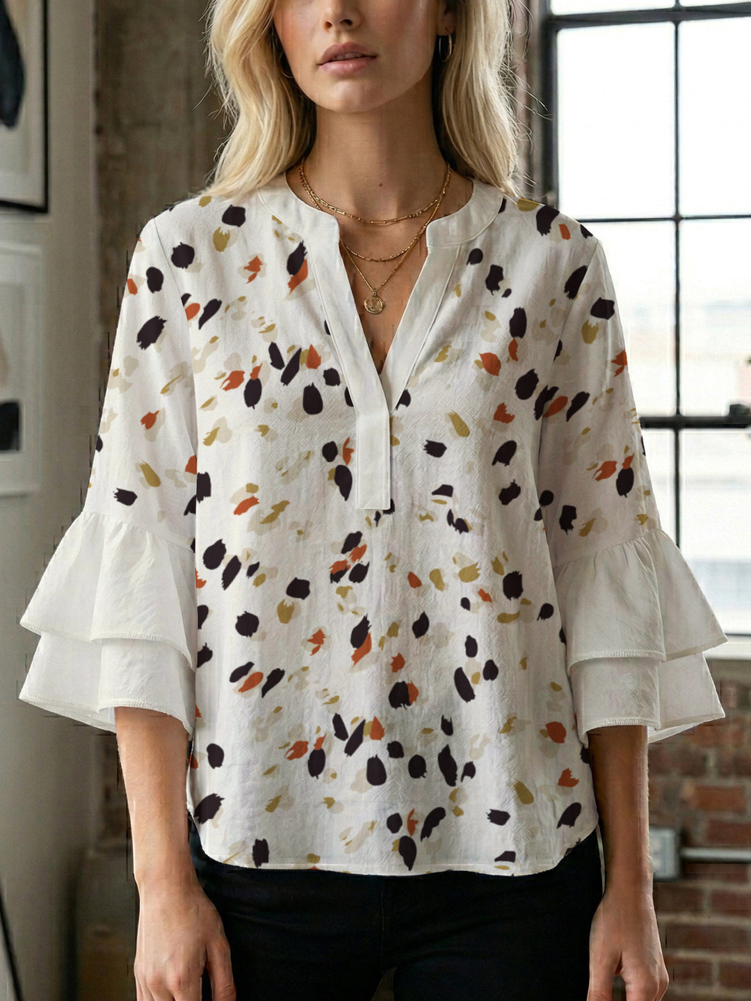Damen Bluse mit voluminösen Rüschenärmeln und modernem Motiv R&B