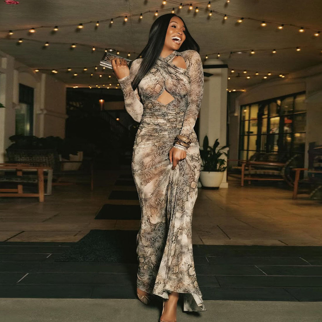 Damen Schlangehaut Maxikleid mit raffiniertem Schnitt und Deep-V-Ausschnitt R&B