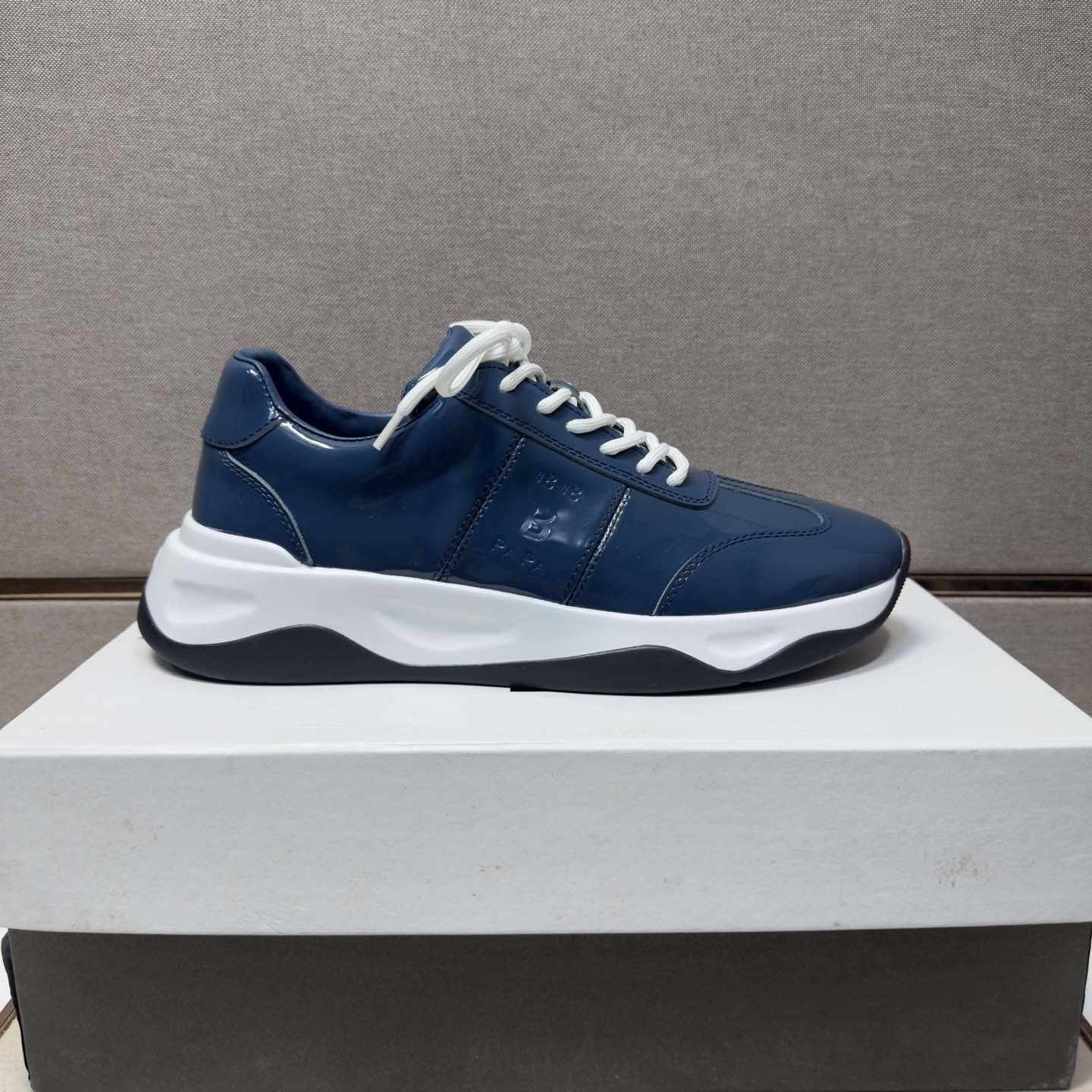 Damen Sportliche Sneakers mit modischem Glanzverschluss und dämpfender Sohle R&B