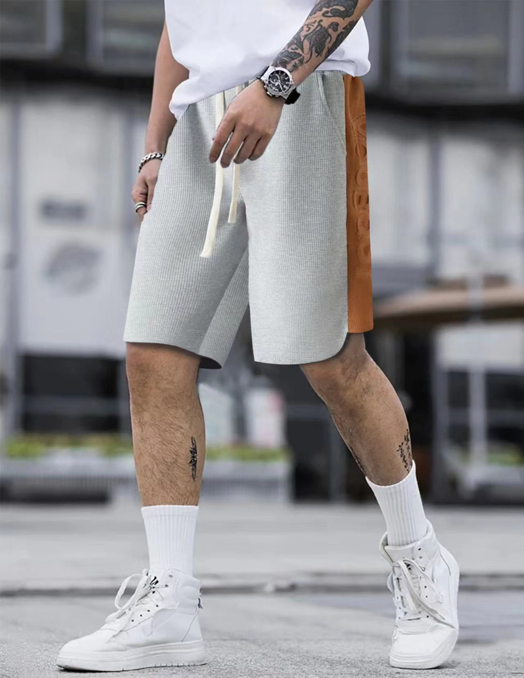 Herren stylische Freizeithose mit atmungsaktiver Struktur und seitlichen Kontraststreifen R&B
