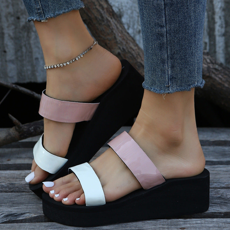 Damen Riemensandalen mit glänzenden Akzenten und komfortablem Plateau R&B