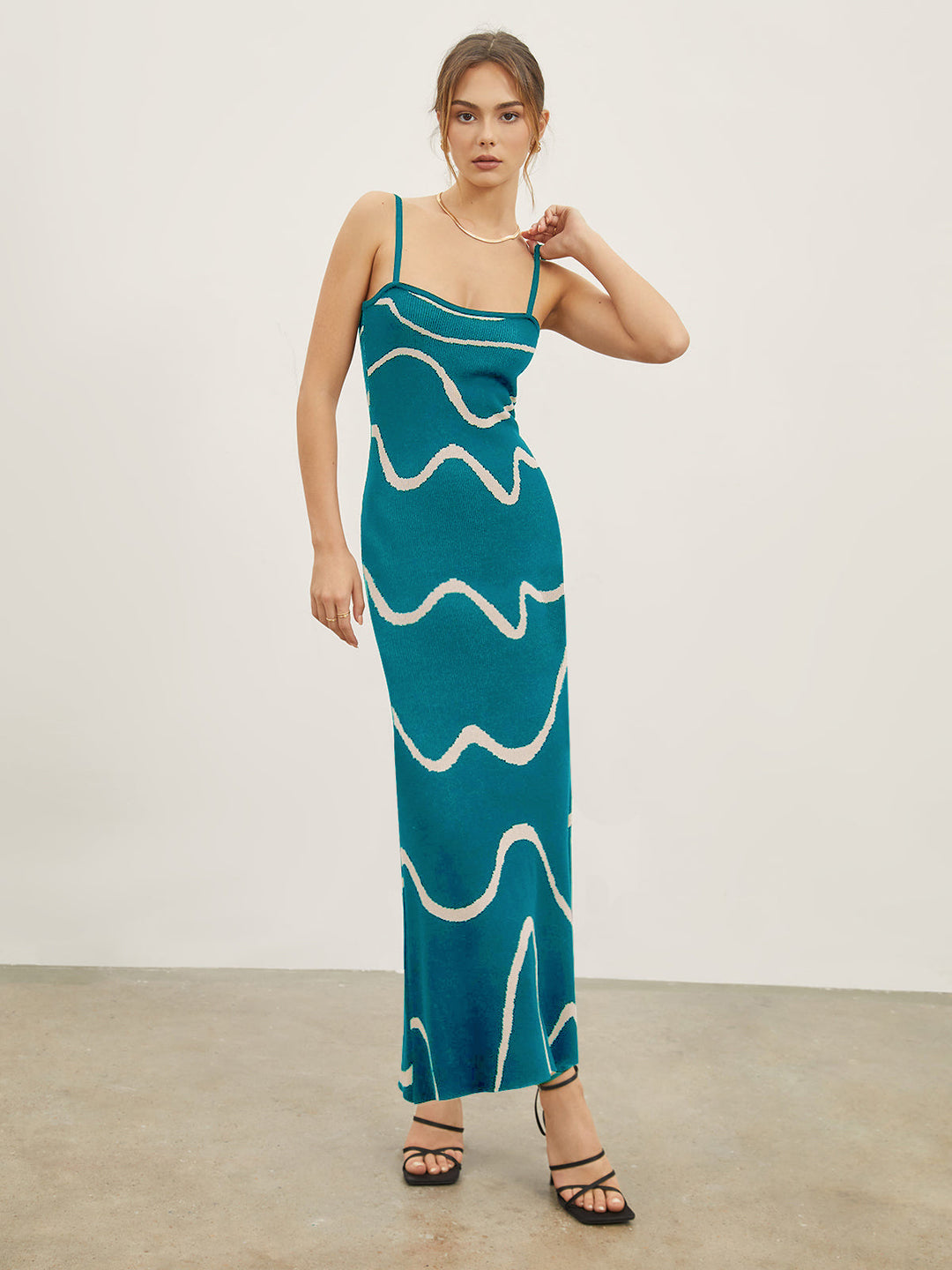Damen Maxikleid mit modernem Wellenmuster und feinen Spaghettiträgern R&B