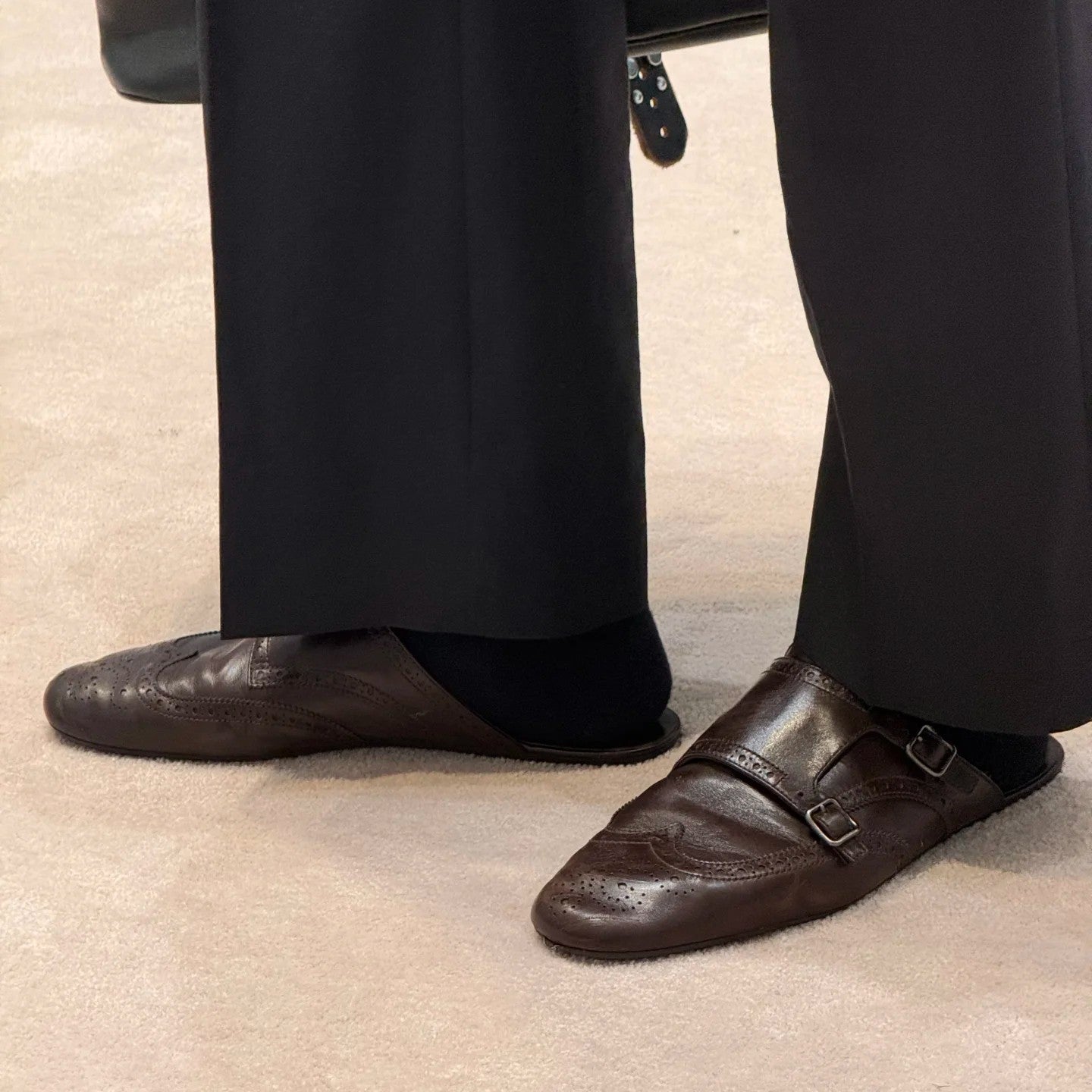 Damen elegante Mokassins mit doppeltem Riemen und feiner Prägung R&B