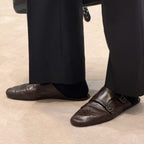 Damen elegante Slipper mit doppeltem Schnallenverschluss und klassischem Brogue-Muster R&B