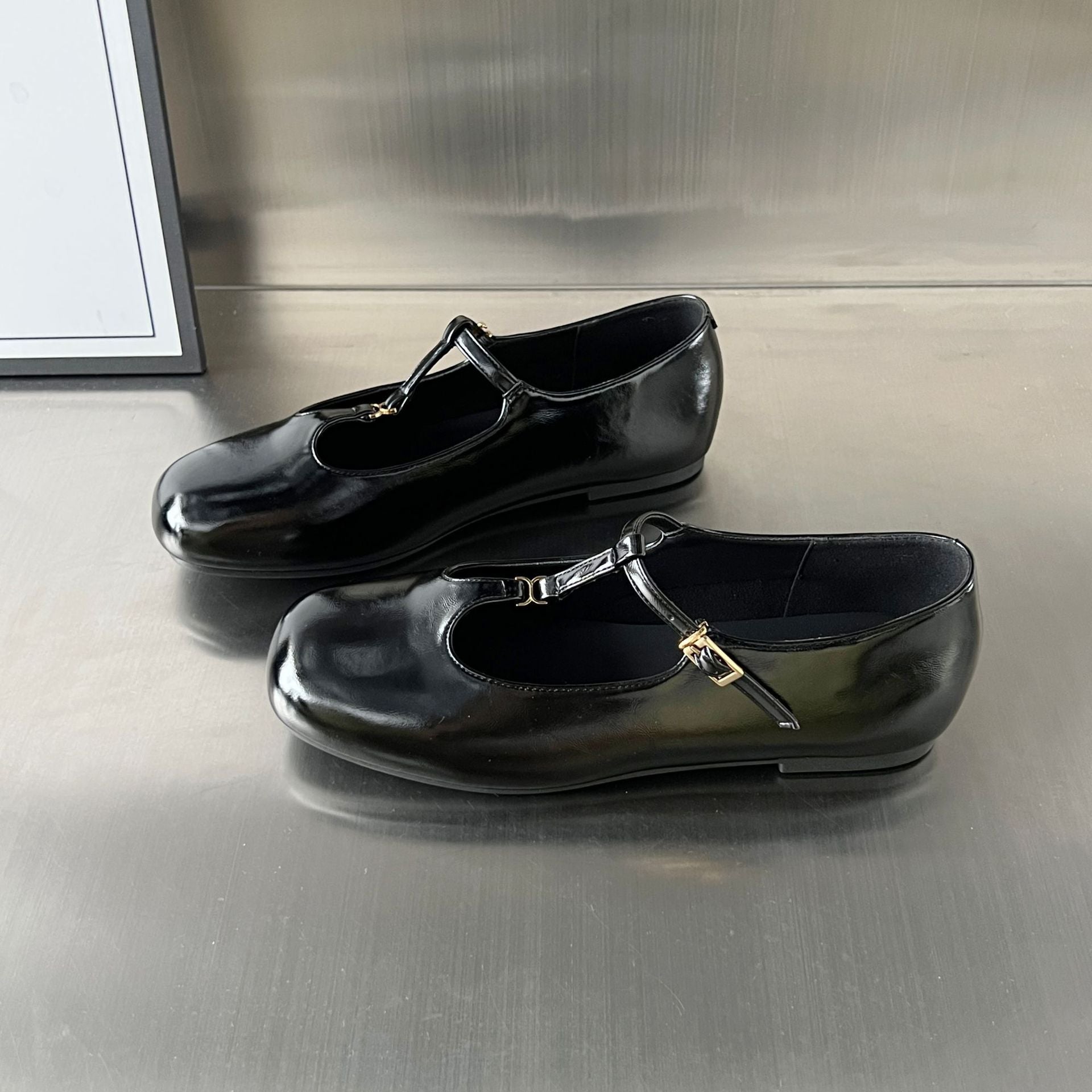 Damen Elegante Ballerinas mit doppeltem Riemen und modischem Glanzleder R&B