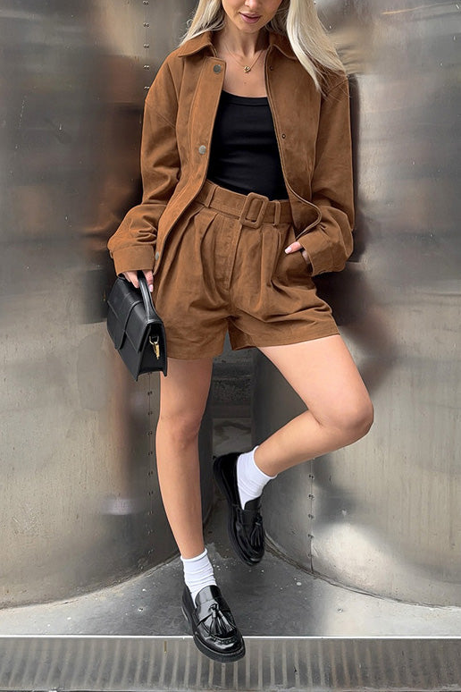 R&B | Lockere Braune Wildlederreversjacke und Shorts Zweiteiler Satz