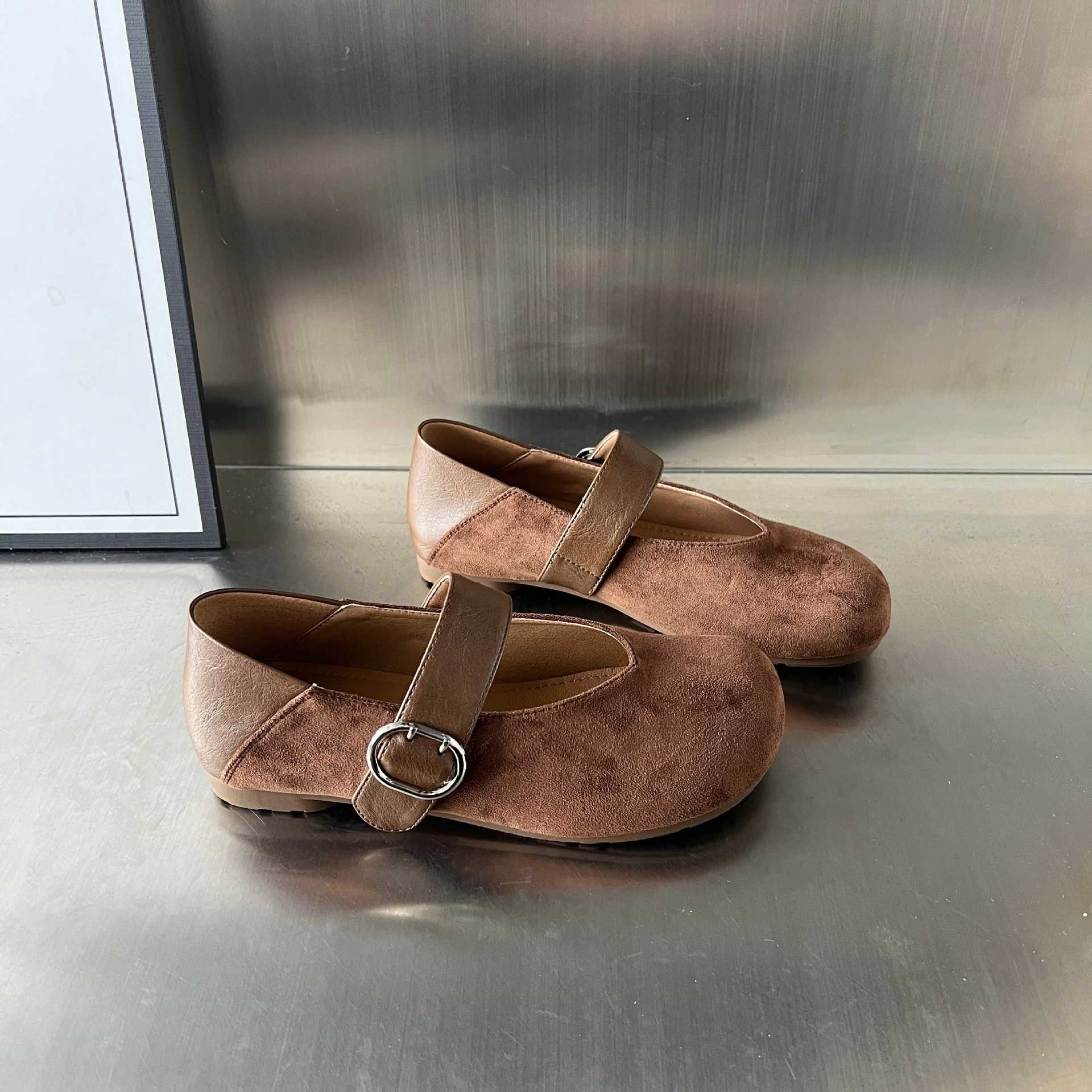 Damen Mokassins mit elegantem Riemen und hochwertiger Veloursoberfläche R&B