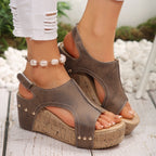 Damen Wedge-Sandalen mit dekorativen Nieten und komfortablem Fußbett R&B