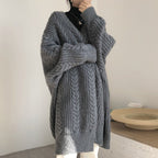 Damen Strickponcho mit tiefem V-Ausschnitt und trendigem Zopfmuster R&B
