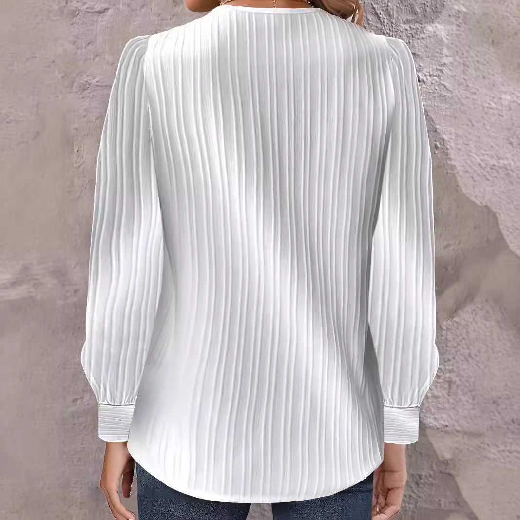Damen Plissee-Bluse mit asymmetrischem Ausschnitt und Knopf-Details R&B