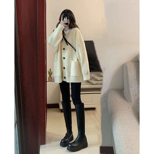 Damen Grobstrickjacke mit großen Taschen und Knopfdetails R&B