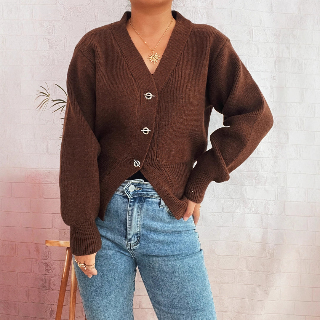 Damen leichte Strickjacke mit tiefem V-Ausschnitt und dekorativen Knöpfen R&B