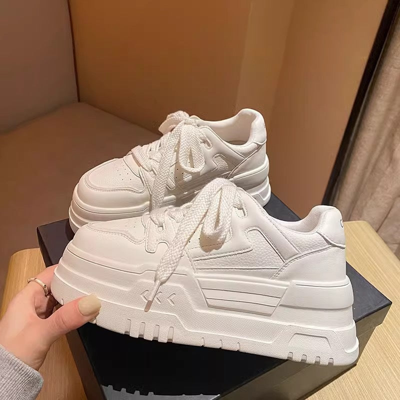 Damen Chunky Sneakers mit sportlichem Design und klobiger Sohle