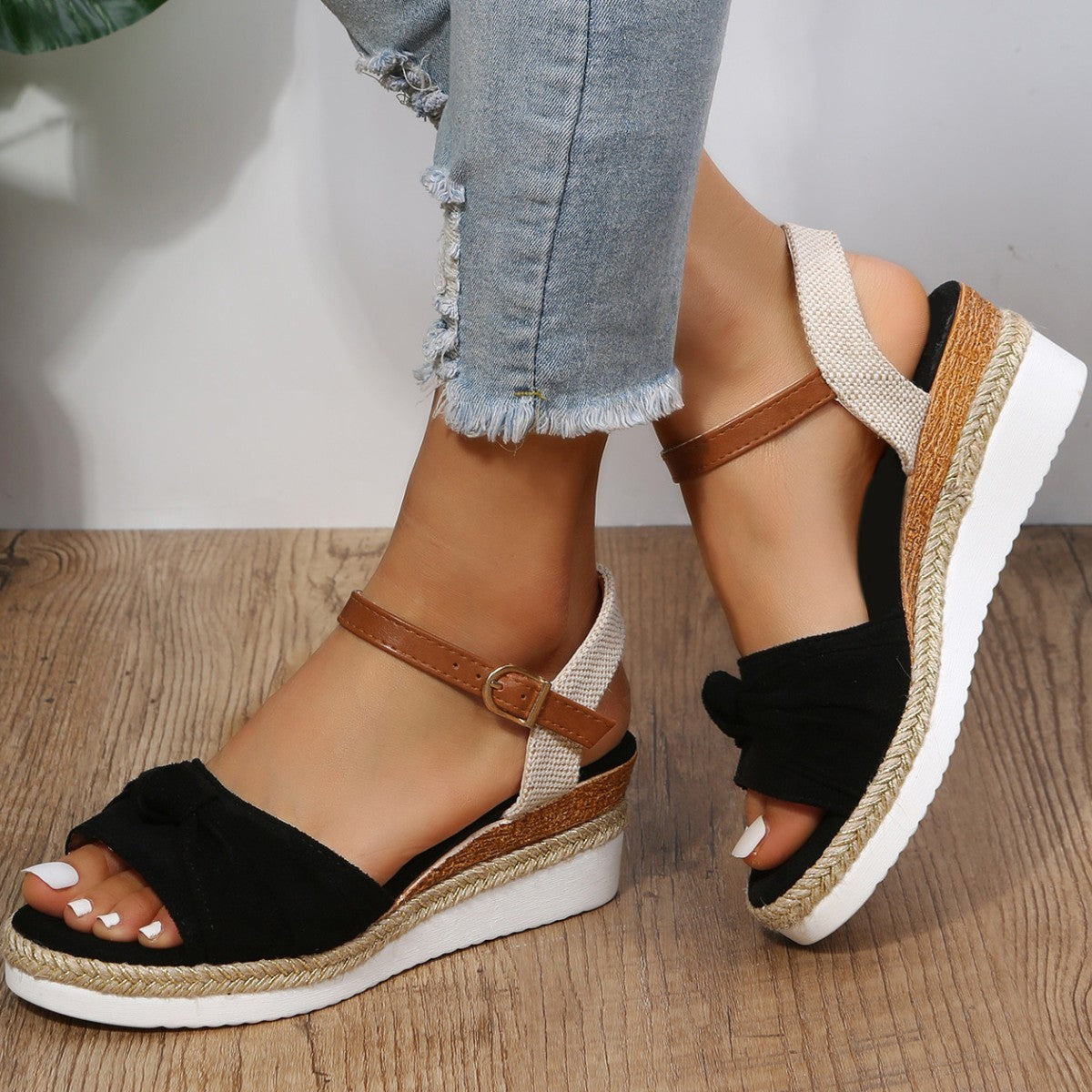 Damen Wedge-Sandalen mit raffiniertem Knoten-Detail und komfortablem Fußbett R&B